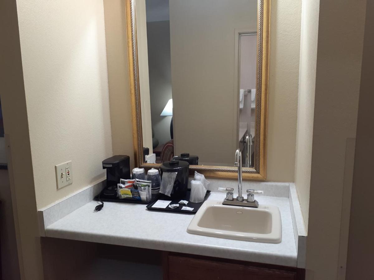 Country Inn & Suites By Radisson, Freeport, Il Экстерьер фото